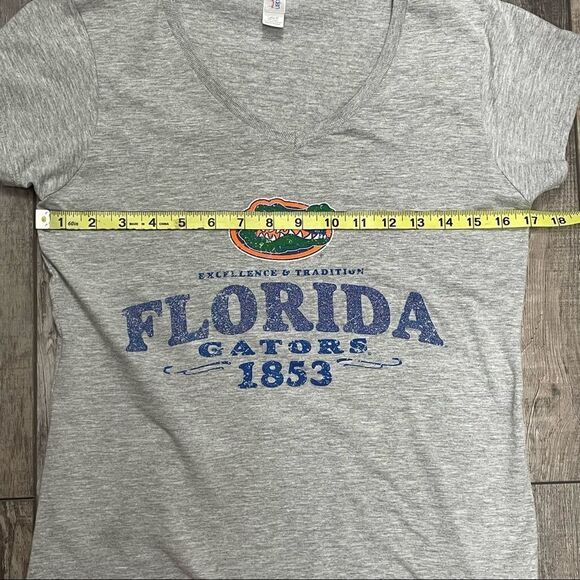 Gildan Brand Women’s Retro Look Gray Florida Gators Tshirt Size Medium - Picture 11 of 13